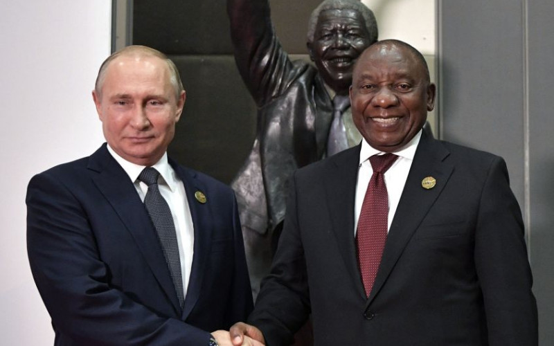 Russia's President Vladimir Putin (L) shakes hands with South Africa's President Cyril Ramaphosa before posing for a group picture during the 10th BRICS (acronym for the grouping of the world's leading emerging economies, namely Brazil, Russia, India, China and South Africa) summit on July 26, 2018 at the Sandton Convention Centre in Johannesburg, South Africa. (Photo by Alexey NIKOLSKY / SPUTNIK / AFP)