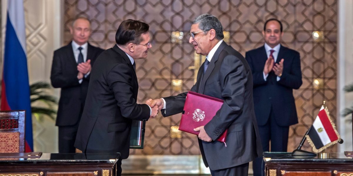 Egyptian president Abdel Fattah el-Sisi (back-R) and his Russian counterpart Vladimir Putin (back-L) applaud as Egypt’s electricity and renewable energy minister, Mohamed Shaker (R), shakes hands with Alexei Likkhachev, the director general of Russia’s Atomic Energy Corporation Rosatom, after signing a bilateral agreement in Cairo on December 11, 2017. Image: Getty, Khaled Desouki/AFP
