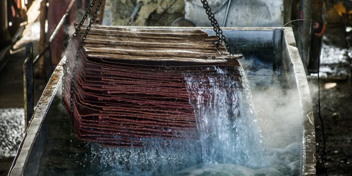 A crane lifts a load of copper plates out of a treatment tank at the Nchanga copper mine, operated by Konkola Copper Mines Plc, in Chingola, Zambia, 2016. Image: Getty, Waldo Swiegers/Bloomberg