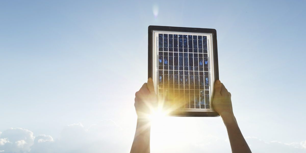 Hands holding up a solar panel. Image: Getty, BuenaVista Images
