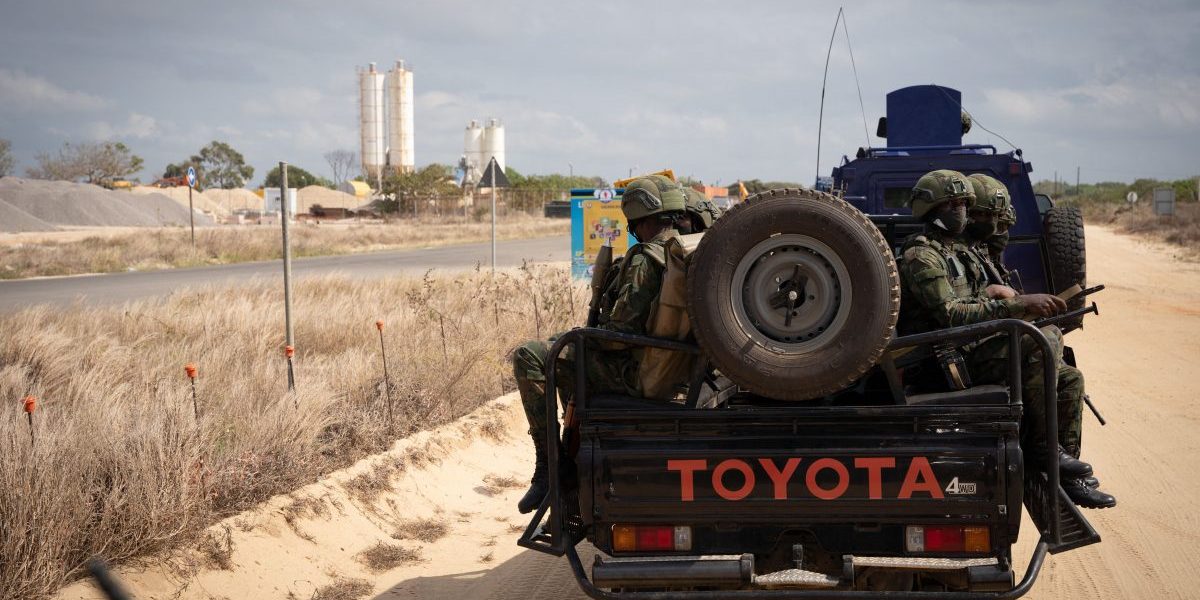 Rwandan soldiers patrol in Afungi near the Total complex, Cabo Delgado. Image: Getty, Simon Wohlfahrt/AFP