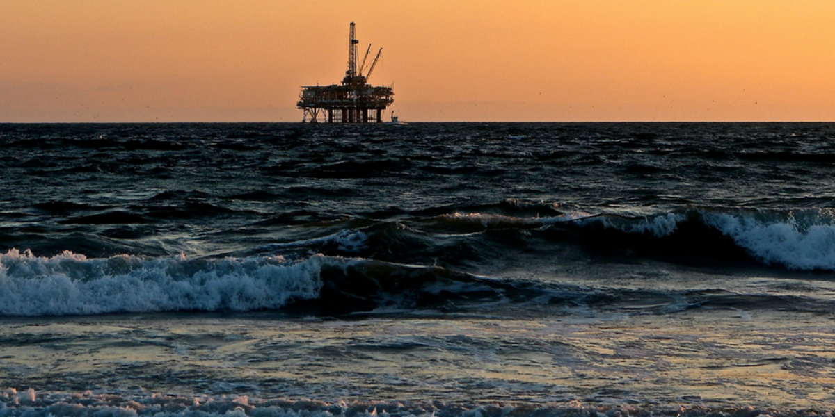 Photo: Pixabay, oil rig