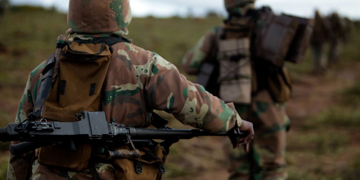 South_African_National_Defence_Force_soldiers_on_their_way Image: WikiComms, Cpl. Jad Sleiman
